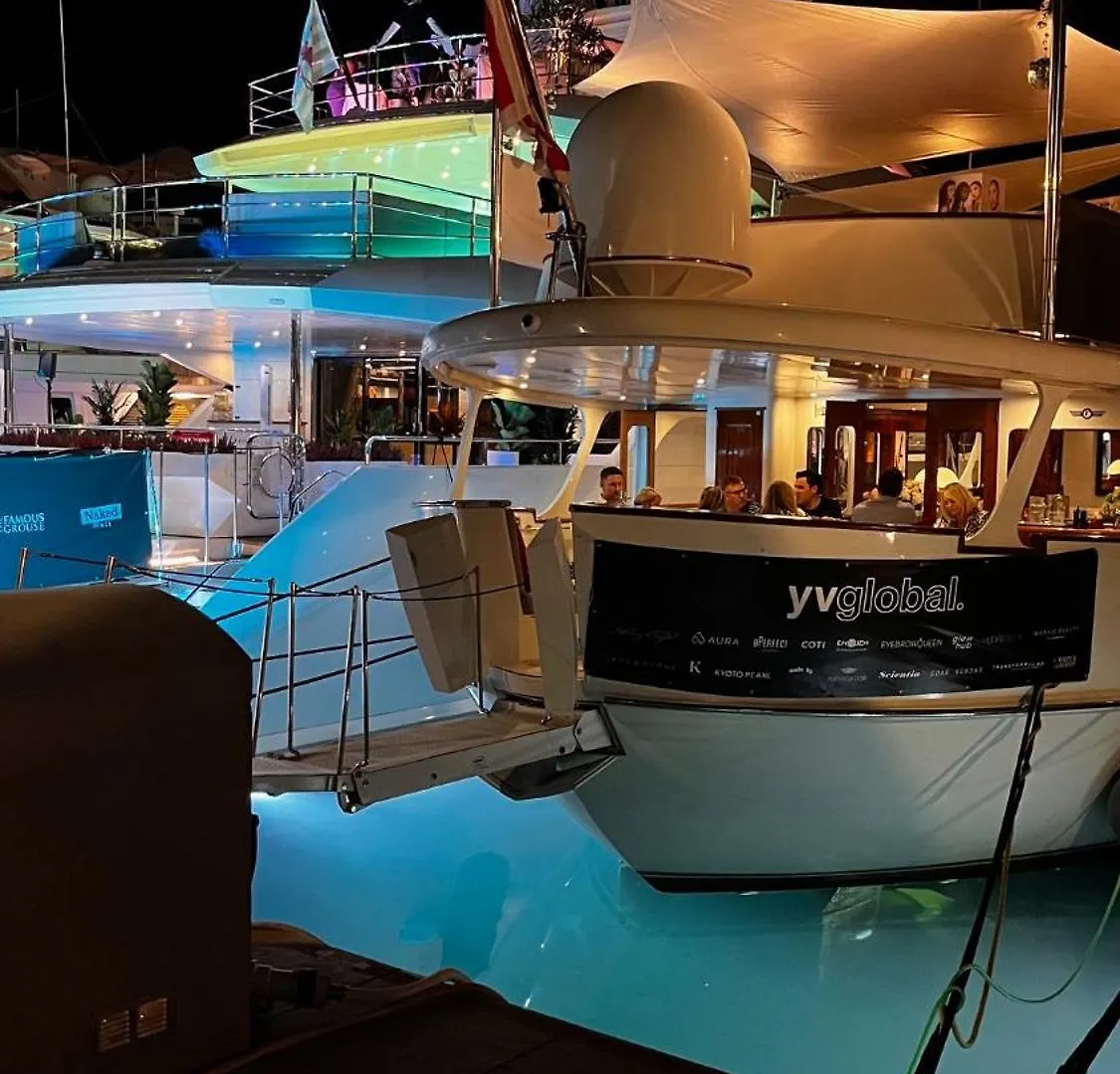 Cannes Center, Minutes Walk From The Palais Des Festivals, Beaches, La Croisette And Rue D'Antibes Apartment